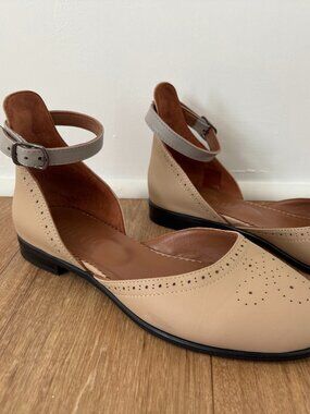 Julia Bo Madeleine-style Flat Leather Sandals